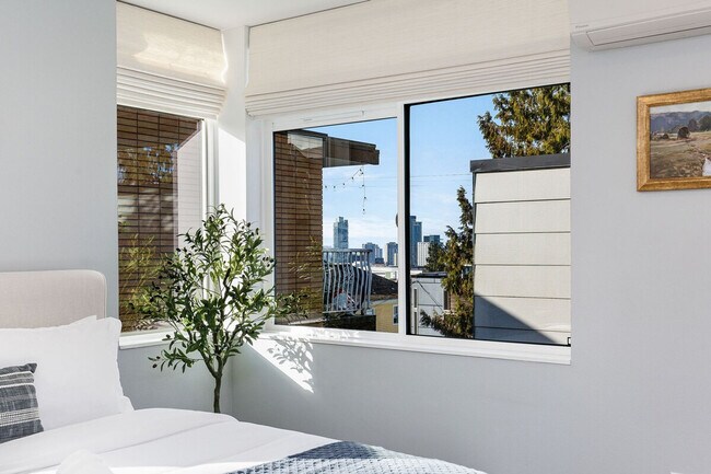 Building Photo - 762A Belmont Pl E