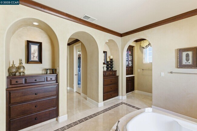 Building Photo - 1041 S Wedgewood Rd