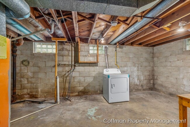 Building Photo - 3 Bed, 1 Bath House
