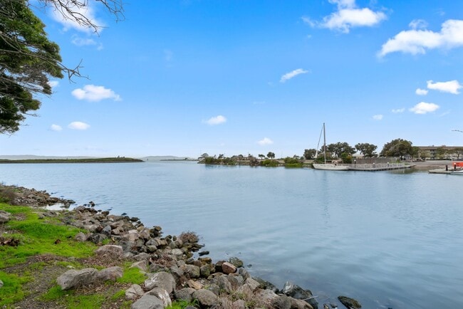 Building Photo - 14408 Outrigger Dr