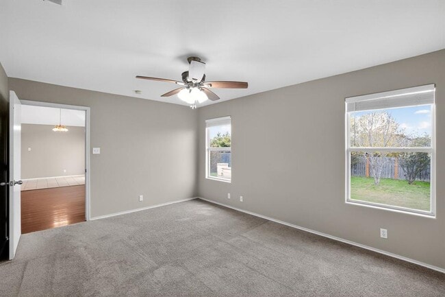 Building Photo - 113 Amber Ln