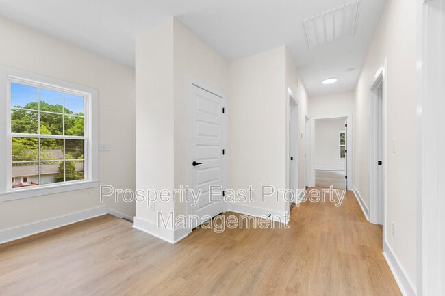 Building Photo - 3420 Tappan Pl