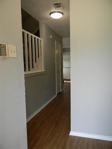 Building Photo - 2040 Minnie Dr