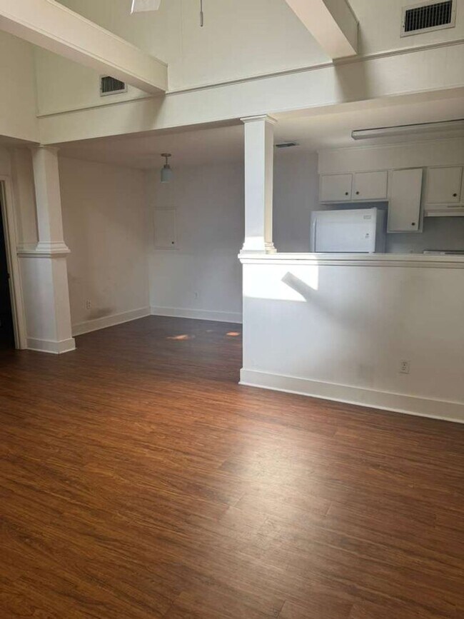 Building Photo - Bully Belle Properties
