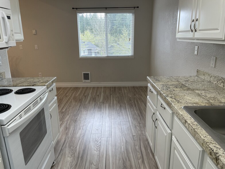 Kitchen/Dining area - 9540 SW 146th Ter