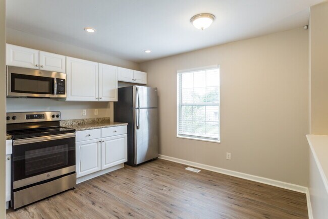 Building Photo - 1024 Esther Dr