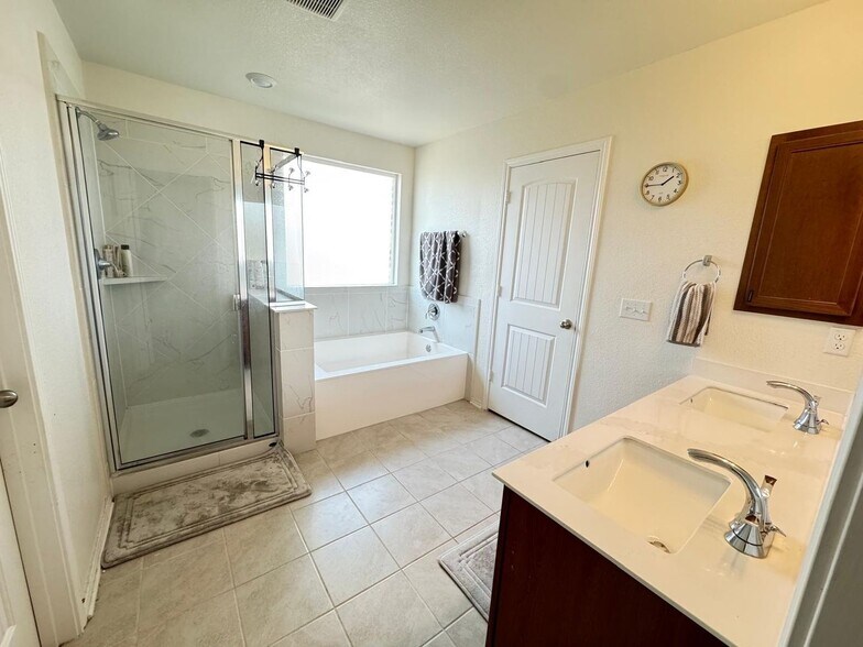 Building Photo - 4414 Acerno St