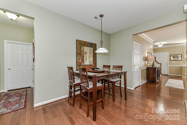 Building Photo - 9625 Sunset Grove Dr