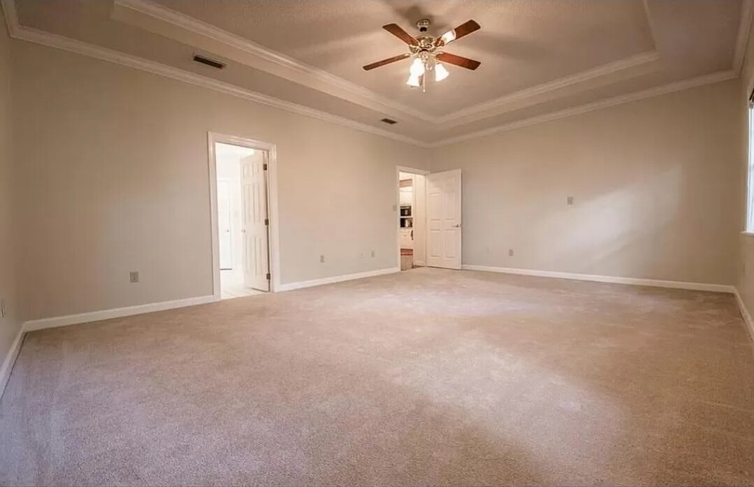 Building Photo - 2 Lauries Pt