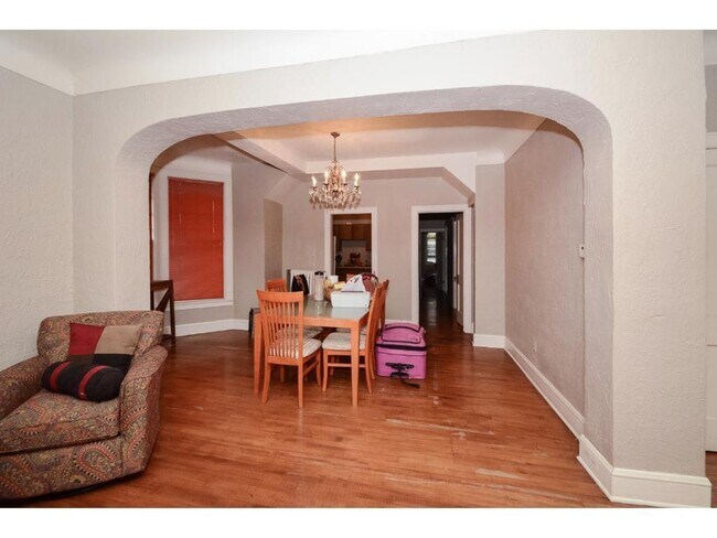 Building Photo - 116 Lexington Pkwy N