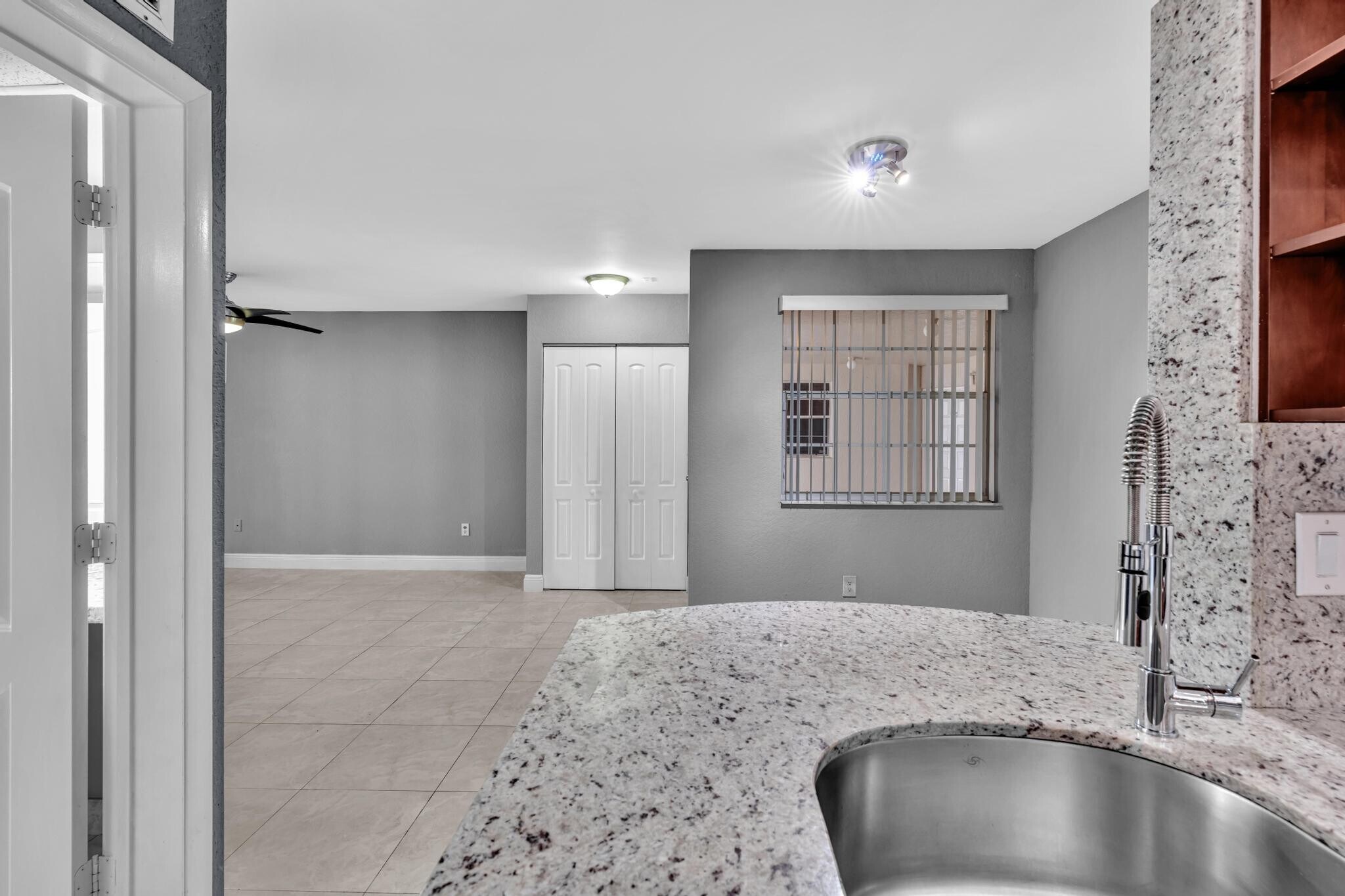 Building Photo - 2880 N Oakland Forest Dr