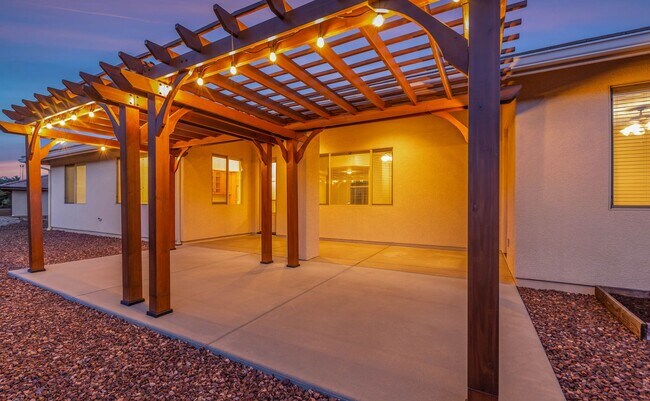 Building Photo - Pinion Oaks 4 Bedroom Home