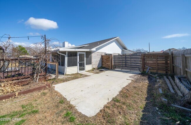 Building Photo - 707 Plantation Cir