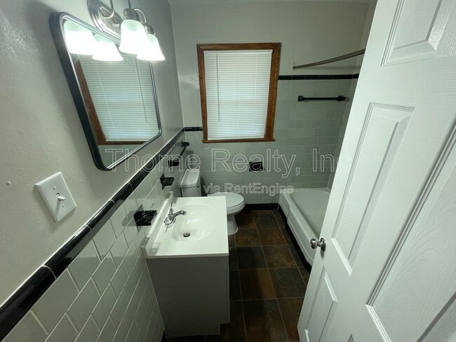 Building Photo - 1809 Bedford Rd