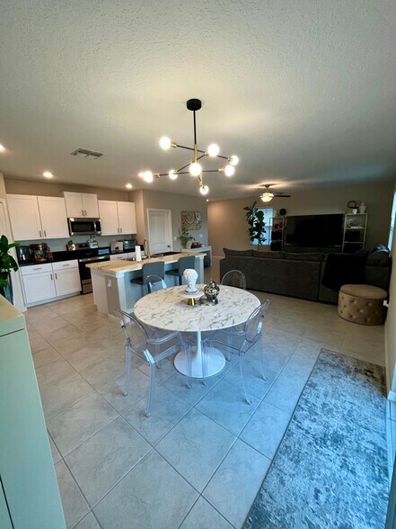 Building Photo - 6156 Spring Crayfish Ave