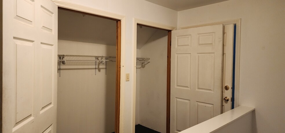 Building Photo - 22 Phillips St