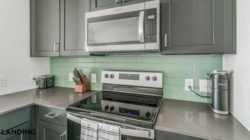 Building Photo - 91 Jensen Dr