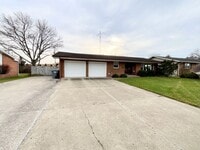Building Photo - 3-bedroom, 3 bathroom, 12-month rental