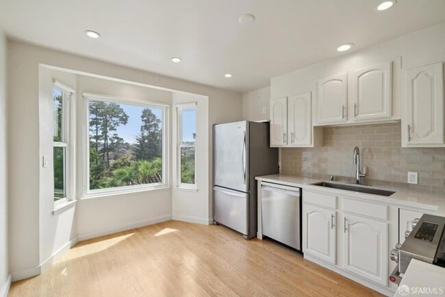 Building Photo - 74 Sunview Dr