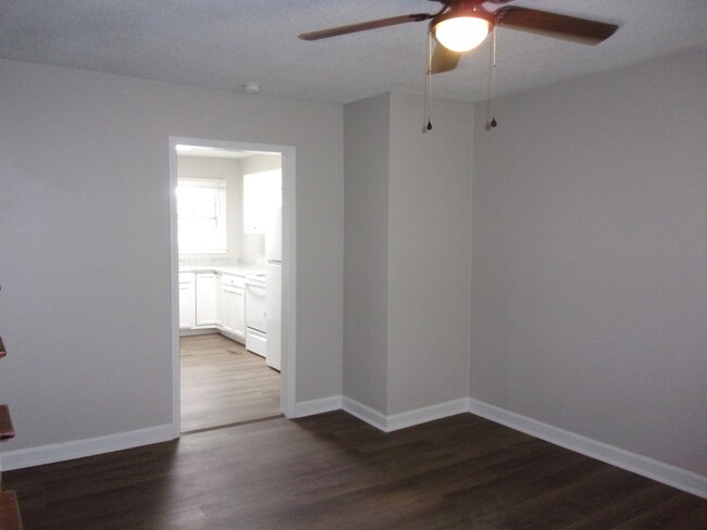 Building Photo - Renovated 2 Bedroom 1 1/2 Bath Townhome - ...