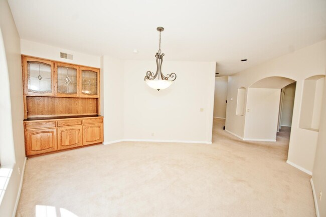 Building Photo - 2322 S Rogers Cir