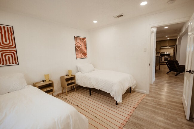 Building Photo - 1824 N 12th St