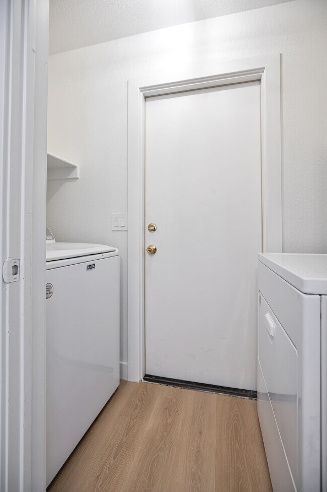 Building Photo - Beautiful home in gated community in Ahwatukee now available!