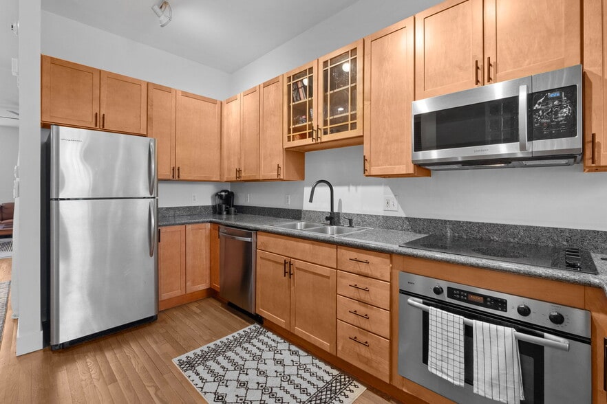 Building Photo - 1702 S Tucker Blvd