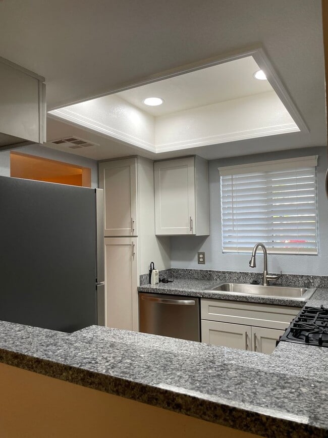 Building Photo - Gated First Floow Summerlin Condo - 2 Bedr...