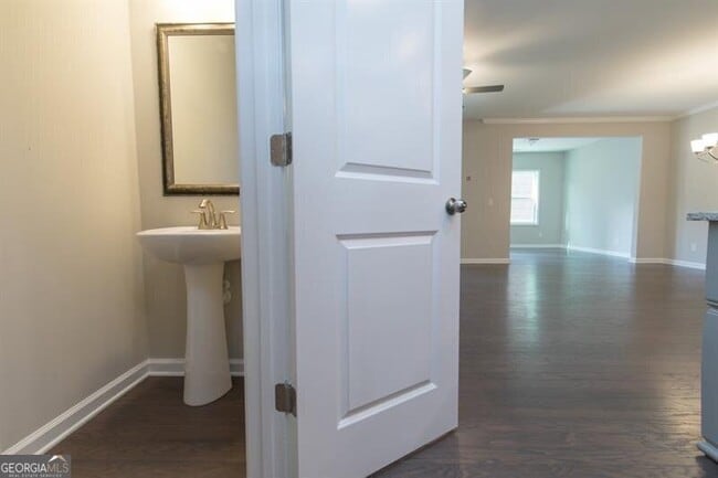 Building Photo - 1626 Lansing Bluff Walk