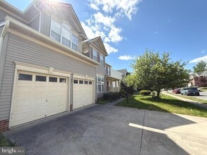 Building Photo - 332 Rubens Cir