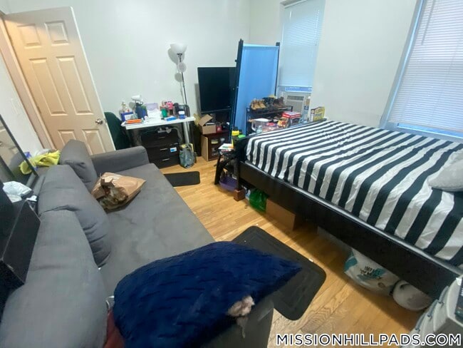 Building Photo - 1460 Tremont St