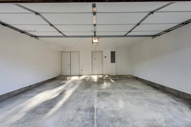 Building Photo - 25 Clay Ave