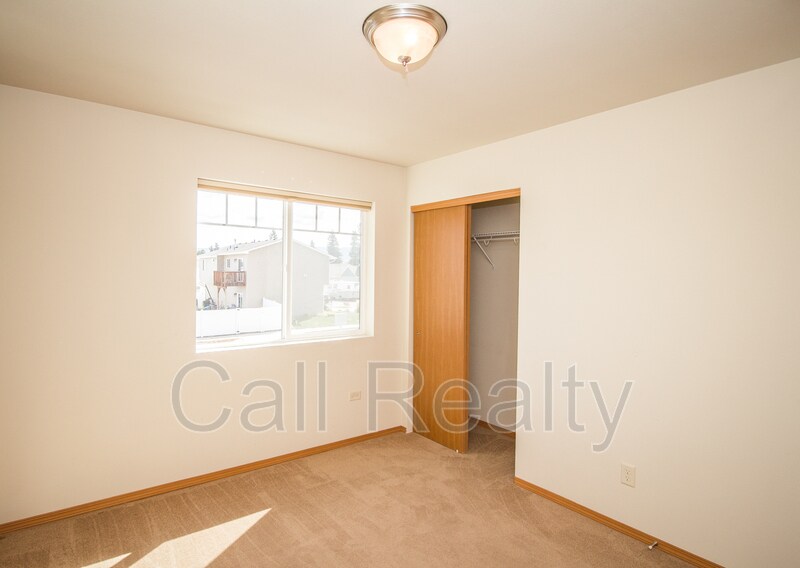 Building Photo - 2105 N Eden Rd