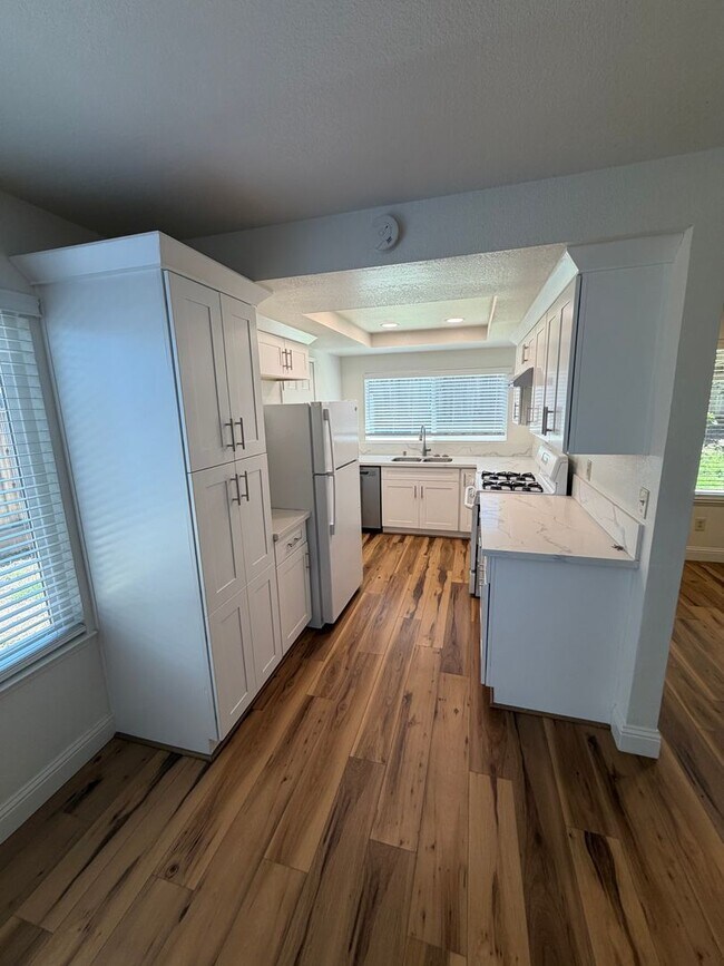 Building Photo - 4 Bed / 2 Bath | Rosemont Single Family Home Available