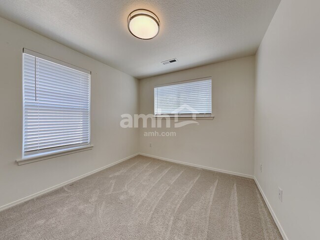 Building Photo - 1410 SE 7th Way