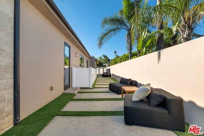 Building Photo - 3116 Elvido Dr