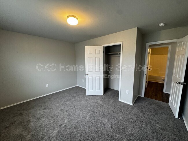 Building Photo - 9904 Jackrabbit Rd