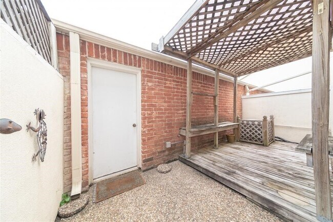 Building Photo - 2444 Bering Dr