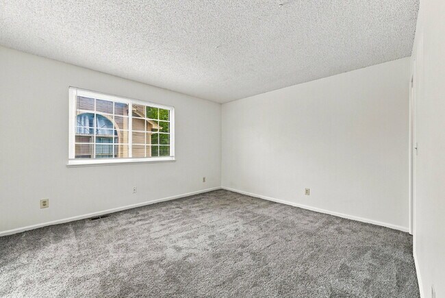 Building Photo - $2,395.95 - 2 Bed, 2.5 Bath Garden Unit in Aurora with Central AC and In Unit Laundry!