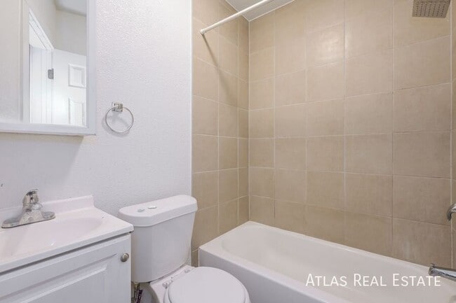 Building Photo - 4424 W Alameda Ave