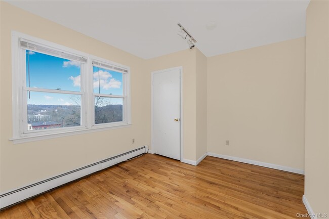 Building Photo - 26 Fairview Ave