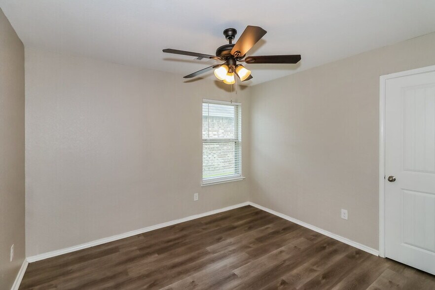 Building Photo - 8102 Rose Petals Ln