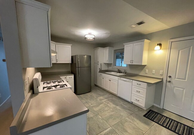 Kitchen - 4394 Fowler Ln