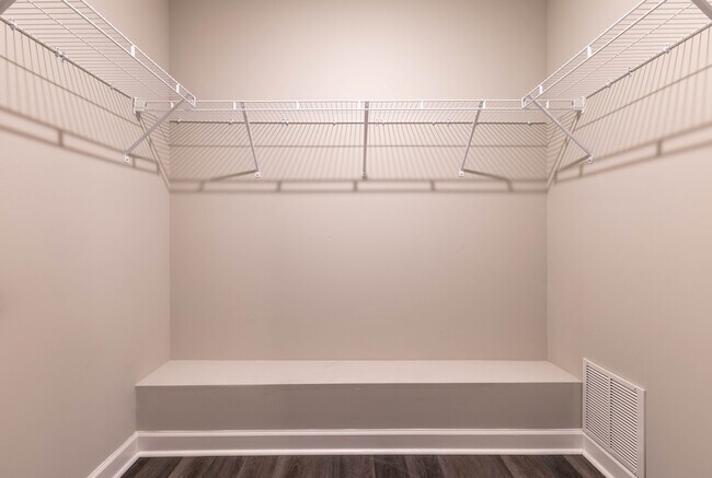 Building Photo - 270 Breakwater Dr