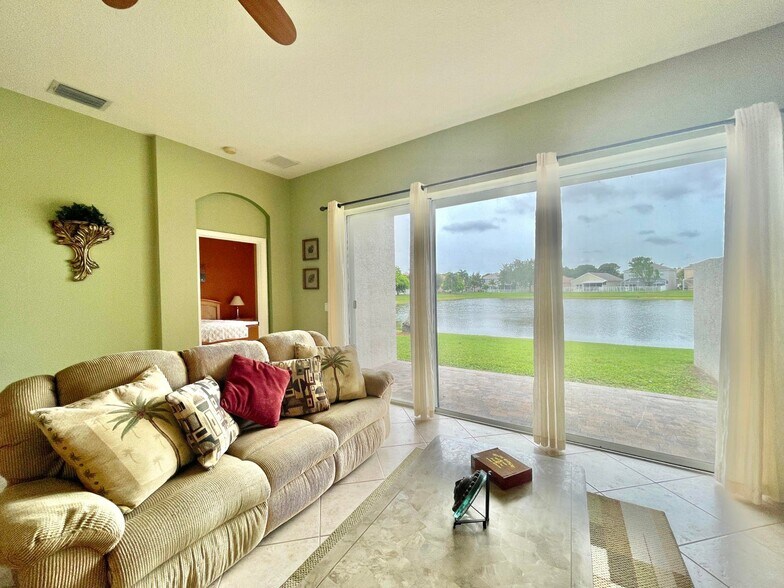 Building Photo - 137 Canterbury Pl