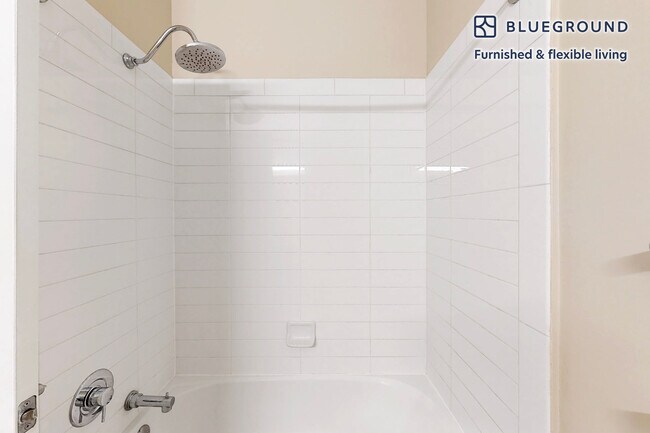 Building Photo - 80 North Centre Ave-SI FL2-ID3528A