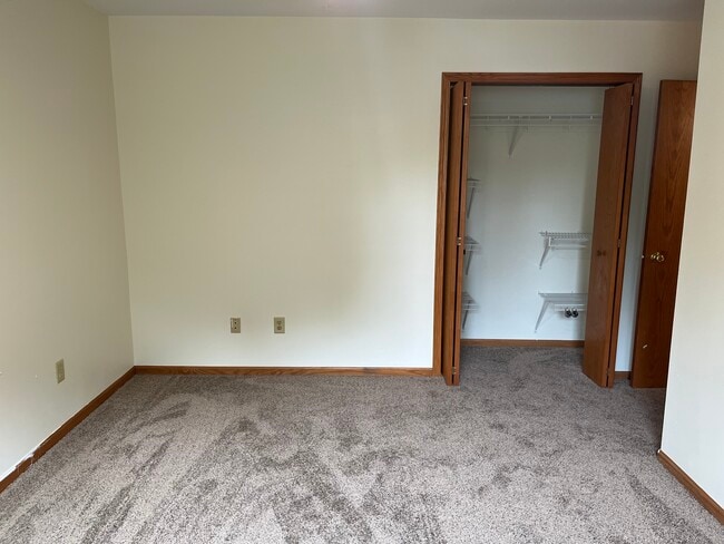 Building Photo - 5849 Oxbow Bend