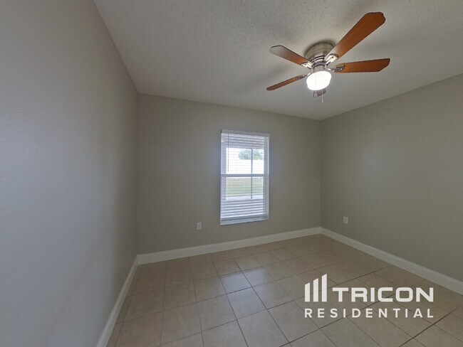 Building Photo - 2950 Canoe Cir