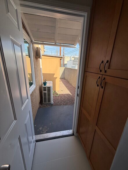 Building Photo - 410 N Glenwood Pl